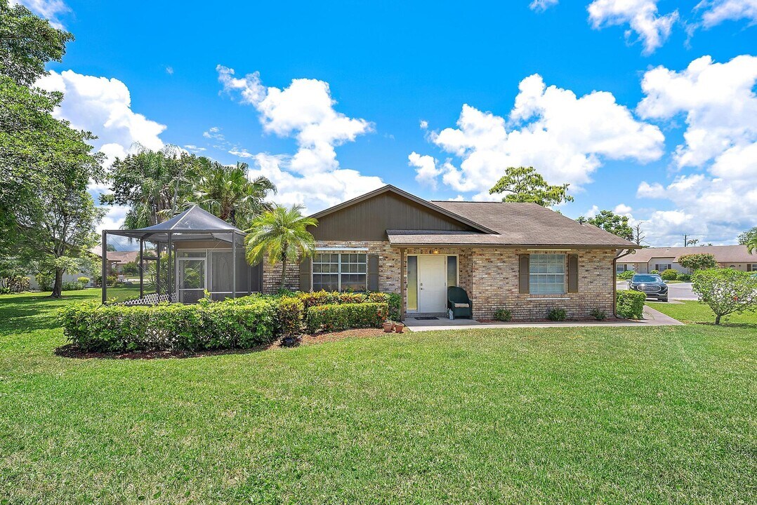 157 Doe Trail in Jupiter, FL - Building Photo