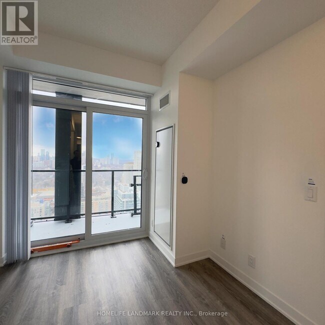 180 Front St E in Toronto, ON - Building Photo - Building Photo