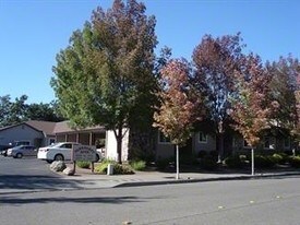 Villa Oaks in Santa Rosa, CA - Building Photo