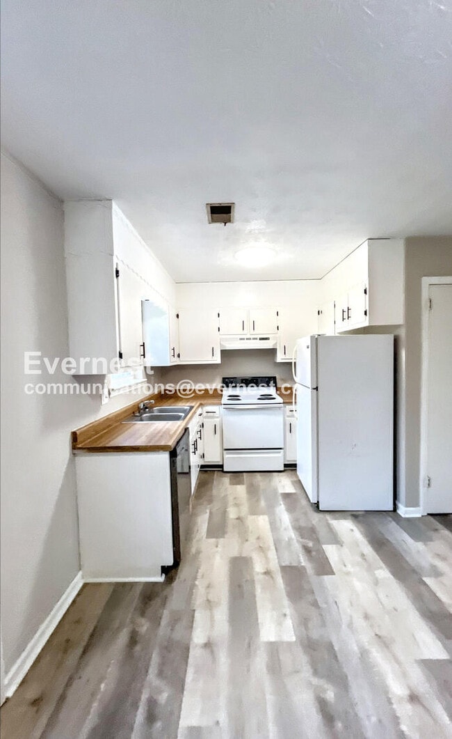 57 Clara Dr in Ringgold, GA - Foto de edificio - Building Photo