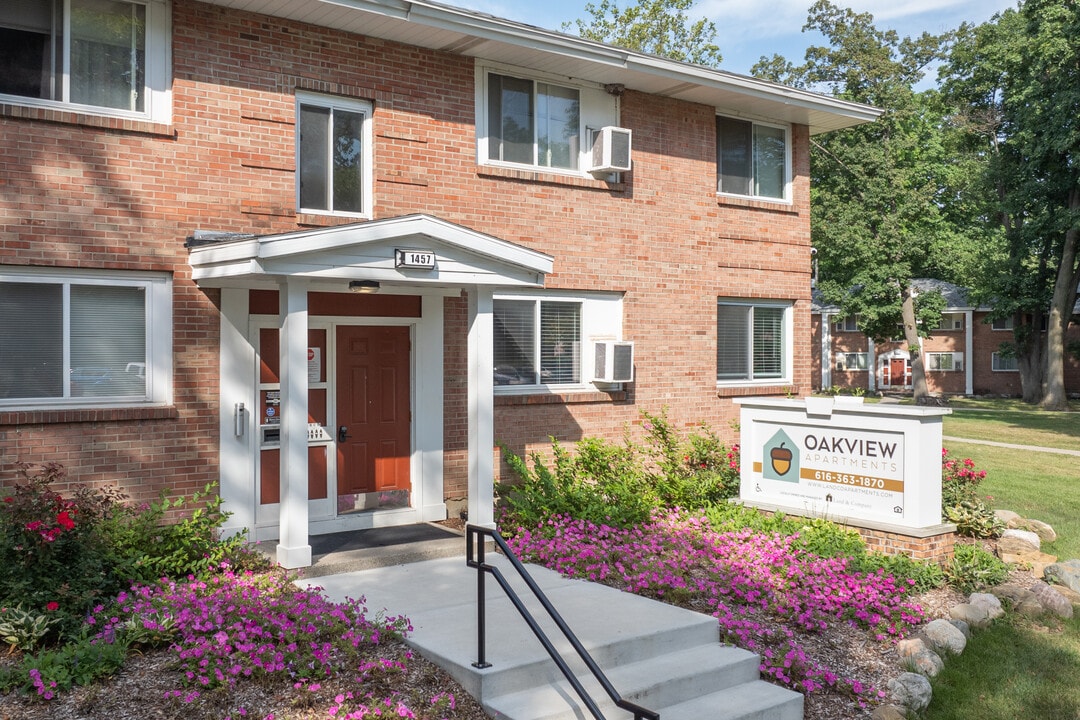 Oakview Apartments in Grand Rapids, MI - Building Photo