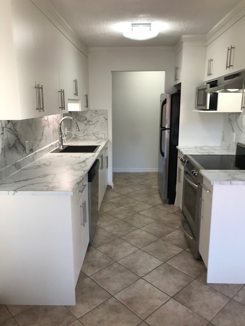 822 Premier St in North Vancouver, BC - Building Photo