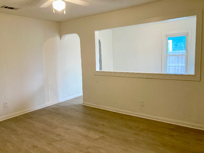 10221 Silvercrest St in Houston, TX - Foto de edificio - Building Photo