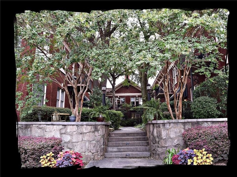 1015 Piedmont Ave NE in Atlanta, GA - Foto de edificio