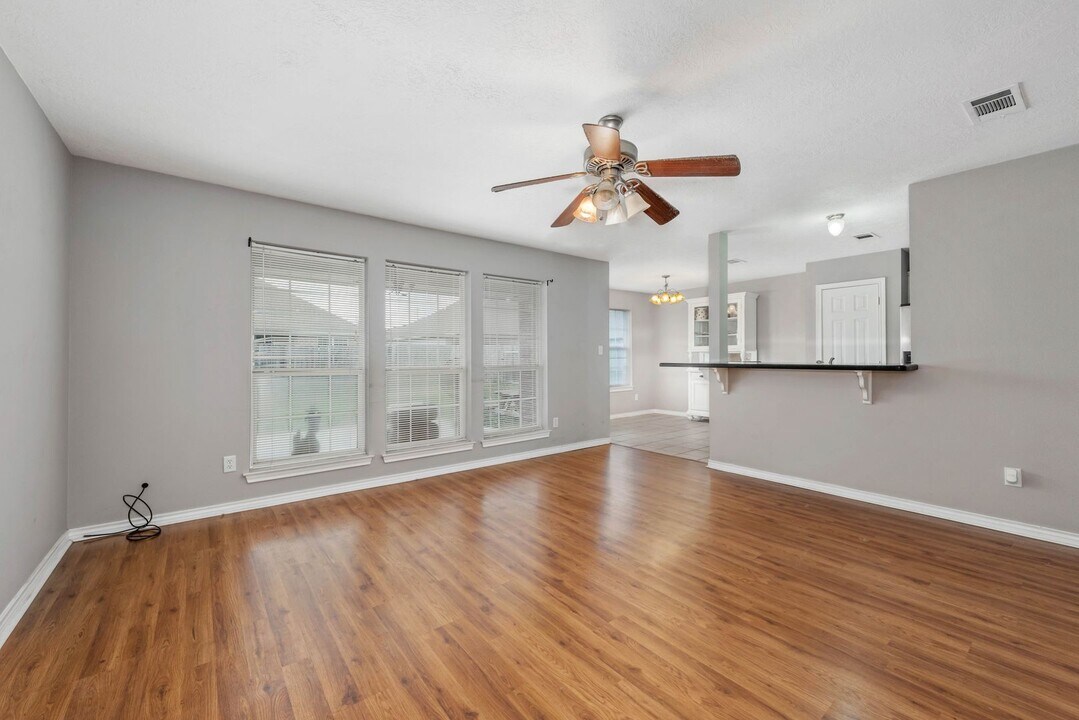 AUGUST PRE-LEASE! Incredible 4 Bed 3 Bath in College Station, TX - Building Photo