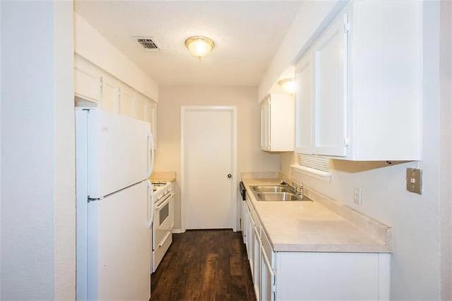 5401 Brompton Cir in Austin, TX - Building Photo - Building Photo
