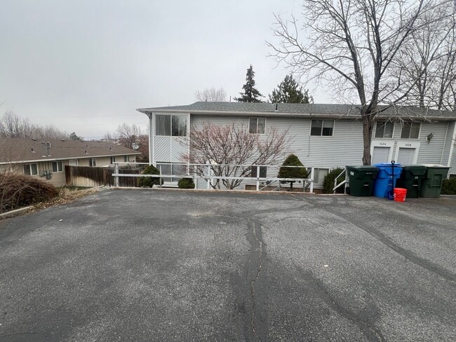 property at 1426-1426 E Poplar St