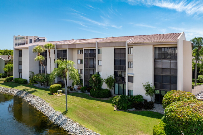 Steamboat Bend Condominium in Ft. Myers, FL - Building Photo - Building Photo