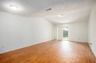 6819 W Cleburne Rd in Fort Worth, TX - Building Photo - Building Photo