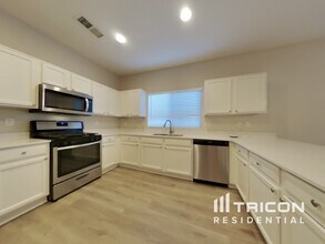 16823 W Cottonwood St in Surprise, AZ - Building Photo - Building Photo