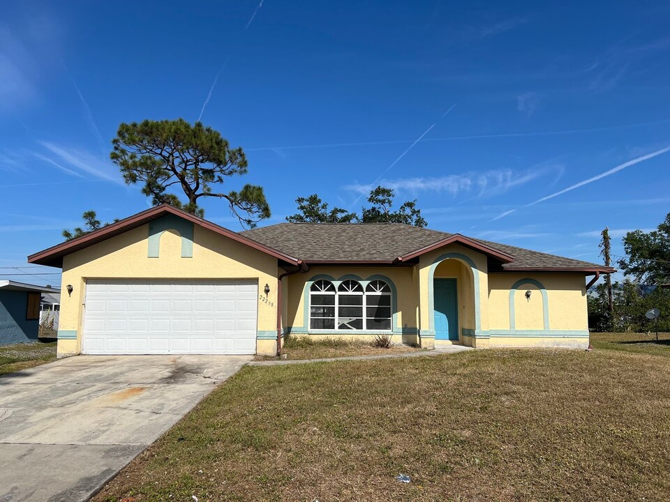 22298 Westchester Blvd in Port Charlotte, FL - Building Photo