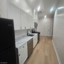 65 Clendenny Ave in Jersey City, NJ - Building Photo - Building Photo