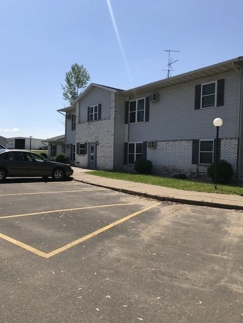 Rose Lane in Osseo, WI - Foto de edificio
