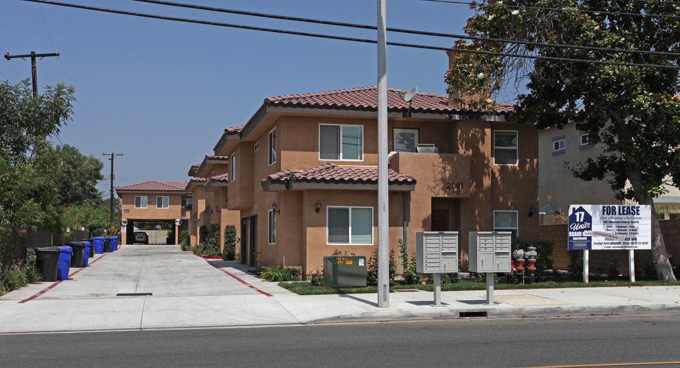 2061 Mountain Ave in Duarte, CA - Foto de edificio