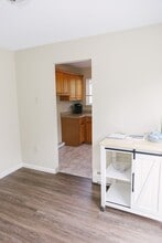 Mill Pond Village in Broad Brook, CT - Foto de edificio - Building Photo