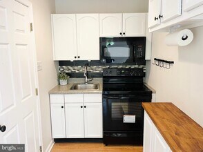 16 Denise Dr in Thornton, PA - Building Photo - Building Photo