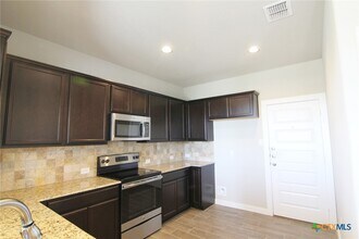 390 Creekside Curve in New Braunfels, TX - Building Photo - Building Photo