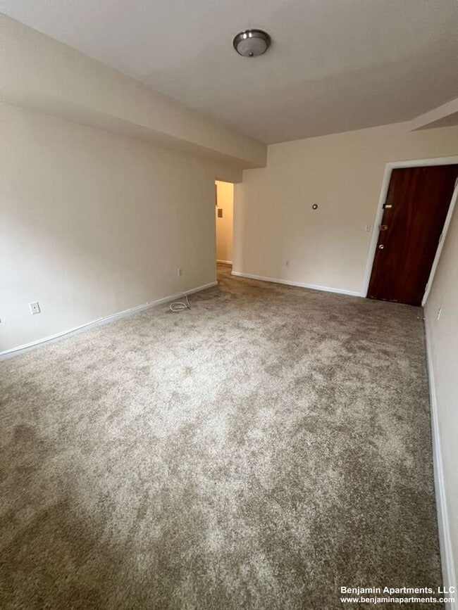 17 Green St, Unit B1 in Brookline, MA - Foto de edificio - Building Photo