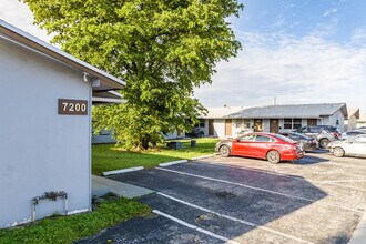 7200 Pembroke Rd in Miramar, FL - Foto de edificio - Building Photo