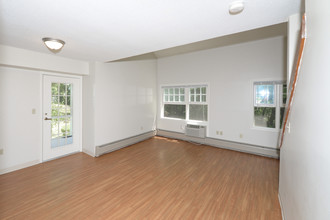 Mariner's Hill Apartments in Marshfield, MA - Building Photo - Interior Photo