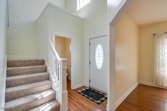 155 Granite Dr in Peninsula, OH - Foto de edificio - Building Photo