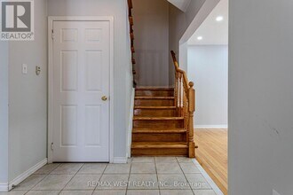 1508 Pinecliff Rd in Oakville, ON - Building Photo - Building Photo