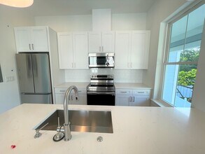 511 13th Ave S, Unit Brand New 1bd1bth apt in St. Petersburg, FL - Building Photo - Building Photo