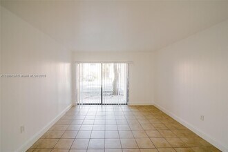 7130 NW 179th St in Hialeah, FL - Building Photo - Building Photo