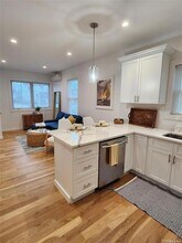 156 Jefferson Ave, Unit 3 in Roslyn Heights, NY - Building Photo - Building Photo