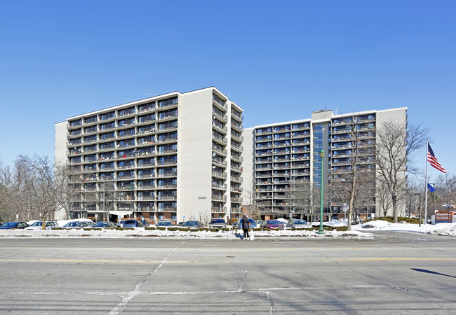 River Park Place in Southfield, MI - Foto de edificio - Building Photo