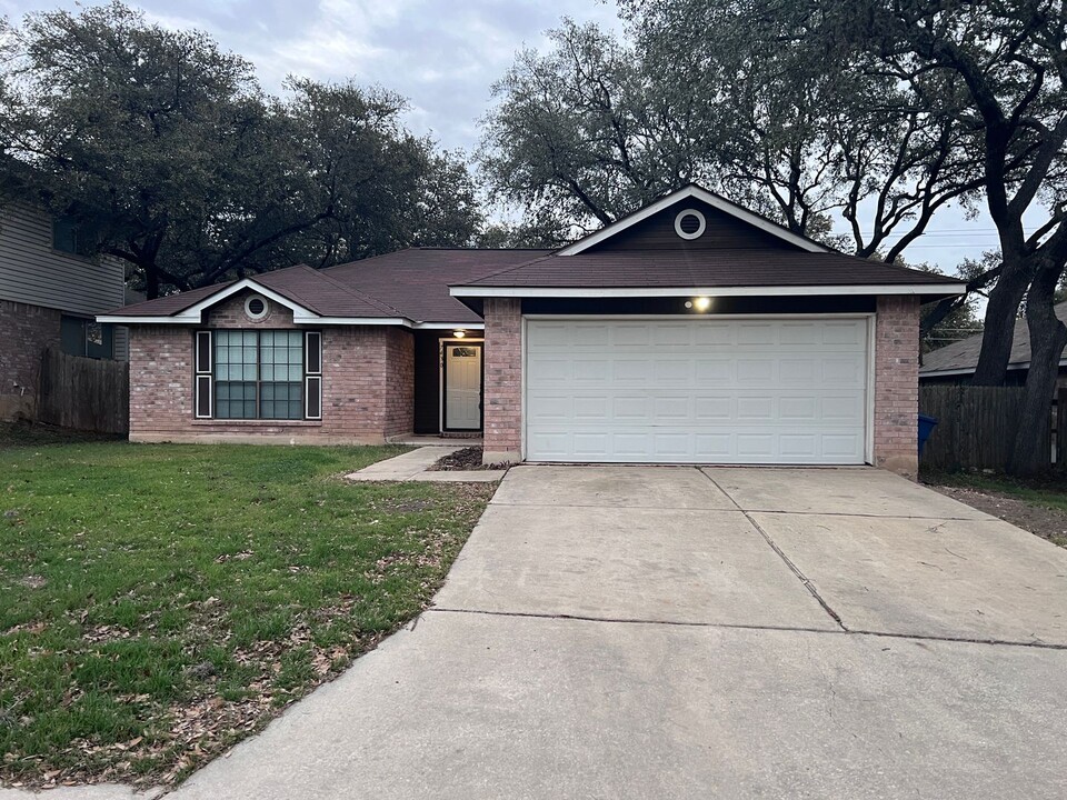 7430 Silent Cloud in San Antonio, TX - Building Photo
