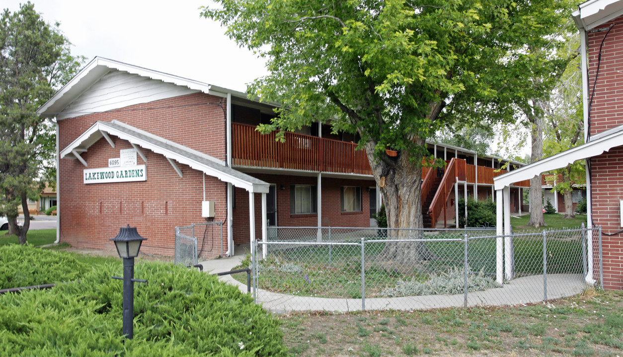 Lakewood Gardens in Lakewood, CO - Building Photo