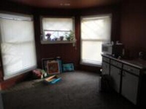 821 Tremont St, Unit Apartment 2 in Cedar Falls, IA - Foto de edificio - Building Photo