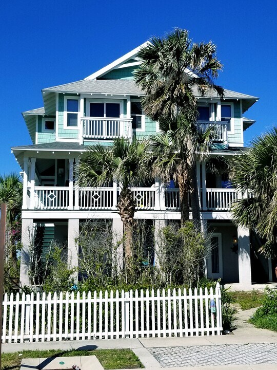 612 S Central Ave in Flagler Beach, FL - Building Photo