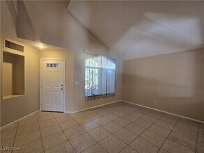 8120 Sandy Creek Dr in Las Vegas, NV - Building Photo - Building Photo