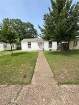 1607 McAdams Ave in Dallas, TX - Building Photo