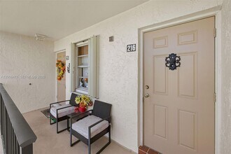 110 Lake Meryl Dr in West Palm Beach, FL - Building Photo - Building Photo