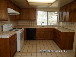 13750 Oakmont Dr in Victorville, CA - Building Photo - Building Photo