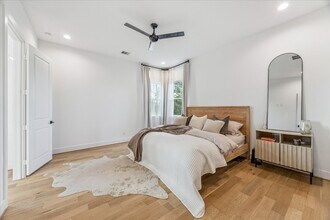 105 W Whitney St in Houston, TX - Foto de edificio - Building Photo