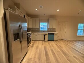 104 Kirkland St in Sanger, TX - Foto de edificio - Building Photo