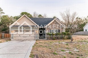 405 Peppermint Dr in Hubert, NC - Building Photo