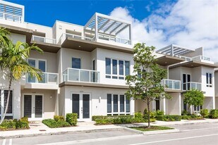 6330 NW 104th Path, Unit G209 in Medley, FL - Building Photo