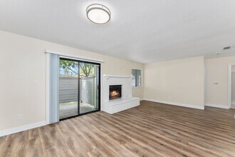 7401 Auburn Oaks Ct in Citrus Heights, CA - Building Photo - Building Photo