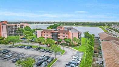 20840 San Simeon Way, Unit 409 in Miami, FL - Building Photo - Building Photo