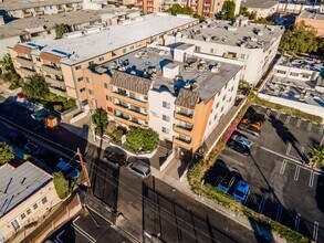 Vista Luxury Investments, LLC in Los Angeles, CA - Building Photo - Interior Photo