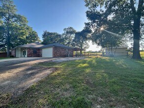 10052 W Lakeshore Dr in Tyler, TX - Building Photo - Building Photo