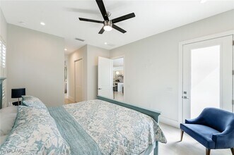 596 111th Ave N in Naples, FL - Foto de edificio - Building Photo