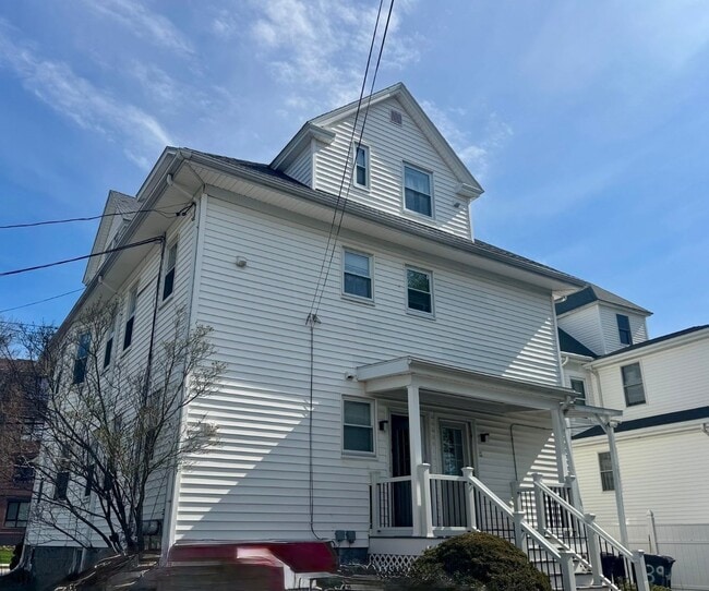 141 Whitwell St, Unit 1 in Quincy, MA - Foto de edificio - Building Photo