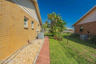 25 Laughing Gull Ln in Edgewater, FL - Building Photo - Building Photo