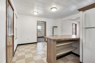 82 Woodland St in Fitchburg, MA - Building Photo - Building Photo